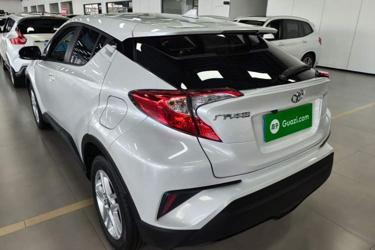 Toyota C-HR 2023 — 4