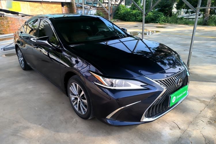 Lexus ES 300h 2020 — 3