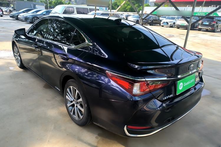 Lexus ES 300h 2020 — 4