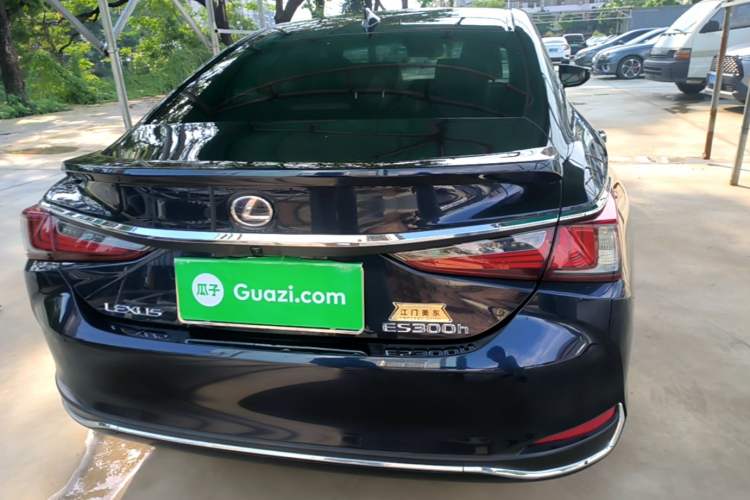 Lexus ES 300h 2020 — 5