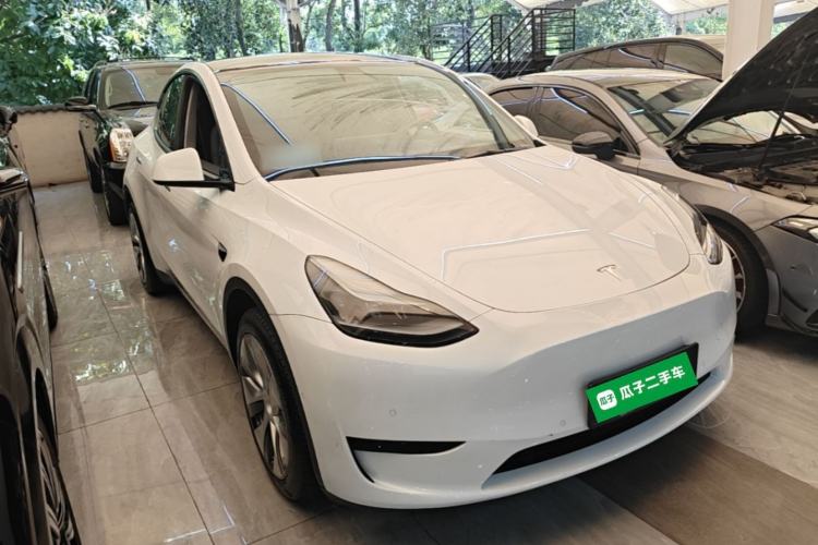 Tesla Model Y 2022 — 3