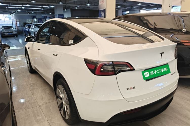 Tesla Model Y 2022 — 4