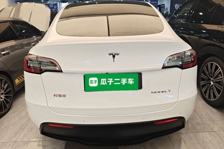 Tesla Model Y 2022 — 5