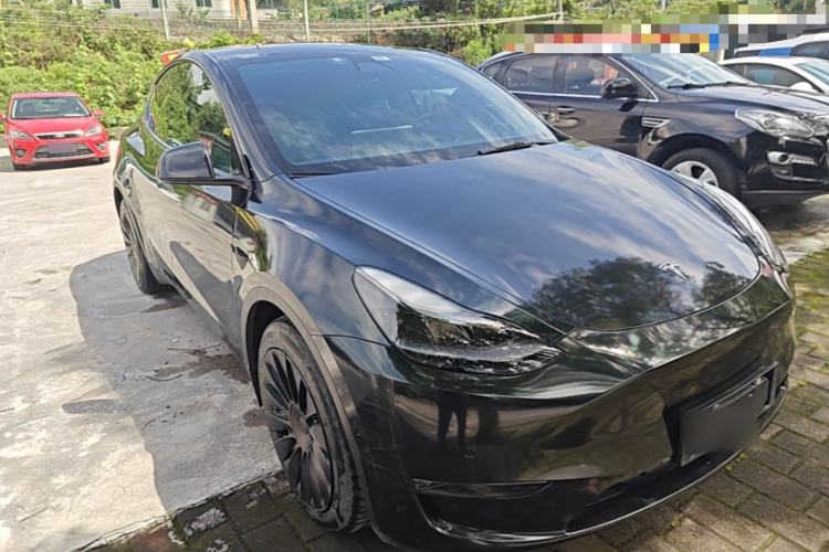 Tesla Model Y 2021 — 3