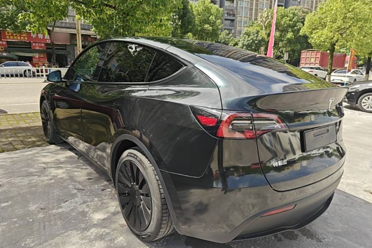 Tesla Model Y 2021 — 4