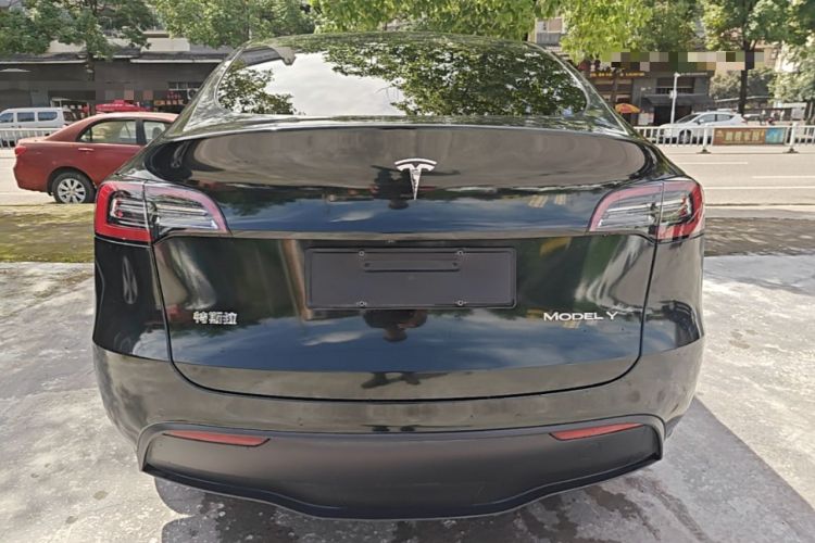 Tesla Model Y 2021 — 5