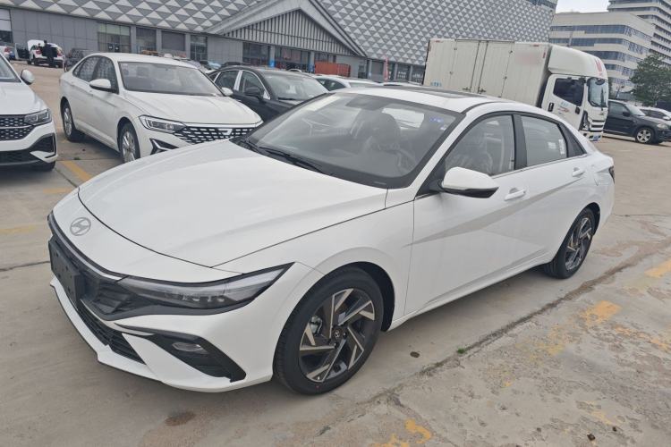 Hyundai Elantra 2023 — фото 3