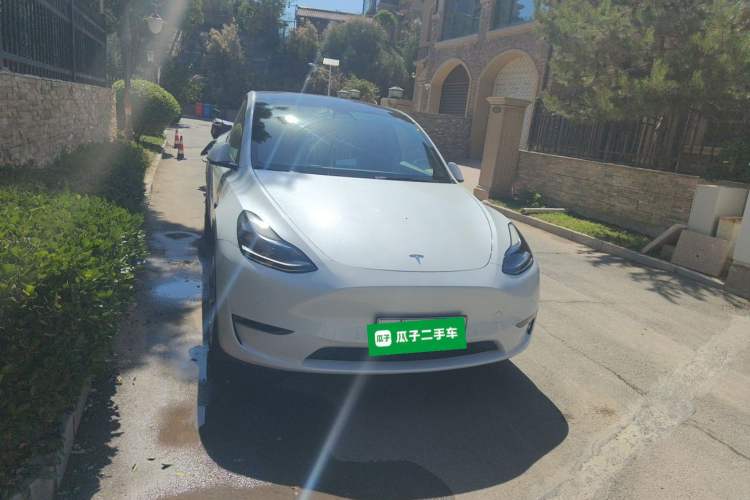 Tesla Model Y 2022 — 2