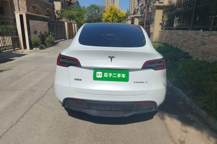 Tesla Model Y 2022 — 3