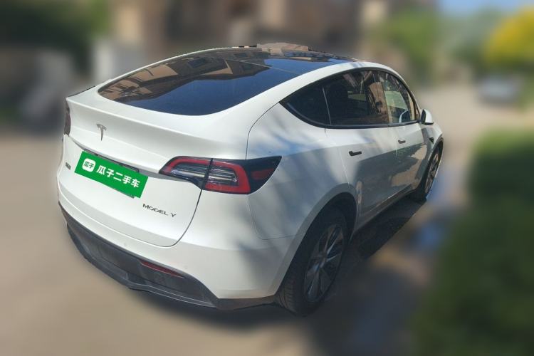 Tesla Model Y 2022 — 4