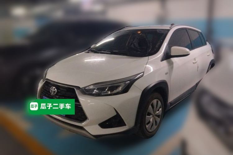 Toyota Yaris 2022 — фото 1
