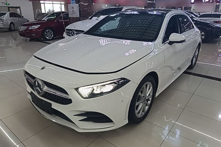 Mercedes-Benz A 200 L 2020 — фото 1