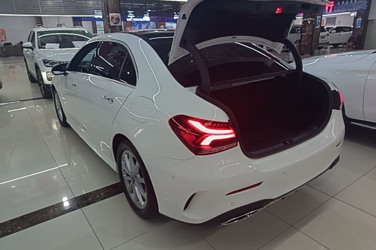 Mercedes-Benz A 200 L 2020 — фото 4