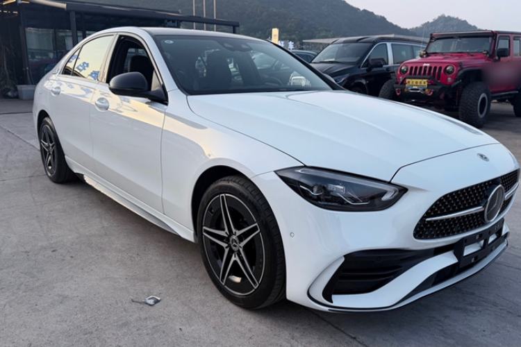 Mercedes-Benz C 260 L 2024 — 3