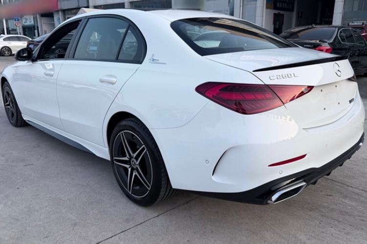 Mercedes-Benz C 260 L 2024 — 4