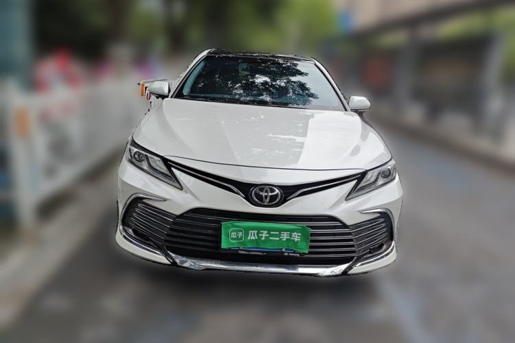 Toyota Camry 2023 — фото 2