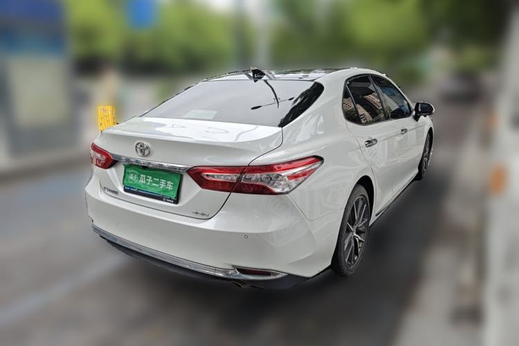 Toyota Camry 2023 — фото 4