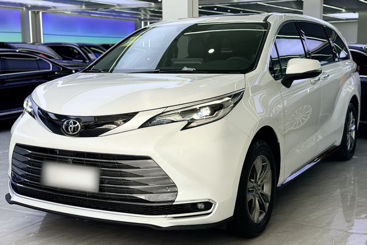 Toyota sienna 2027 — фото 1