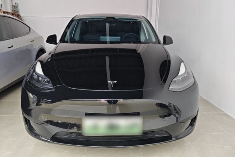 Tesla Model Y 2023 — 2