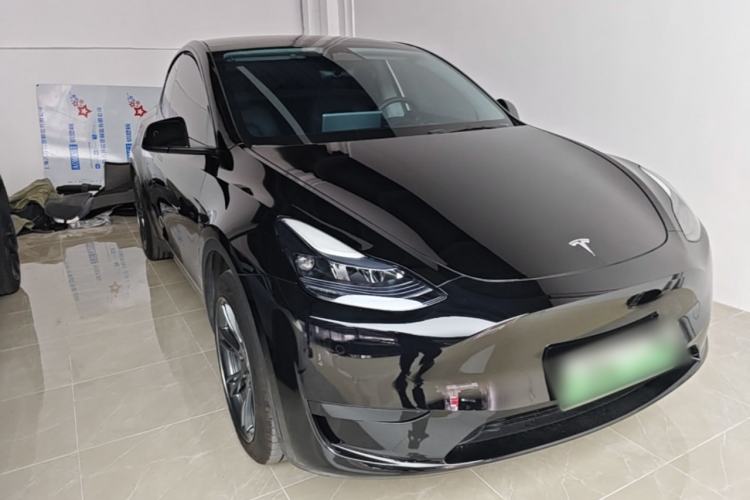 Tesla Model Y 2023 — 3