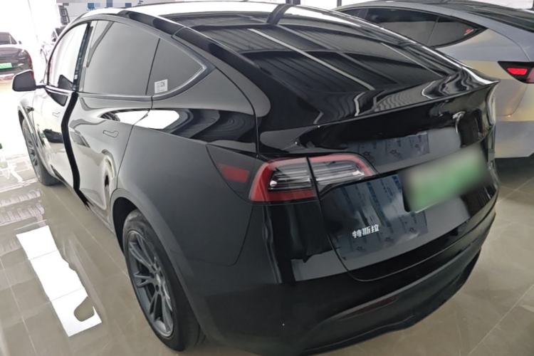 Tesla Model Y 2023 — 4