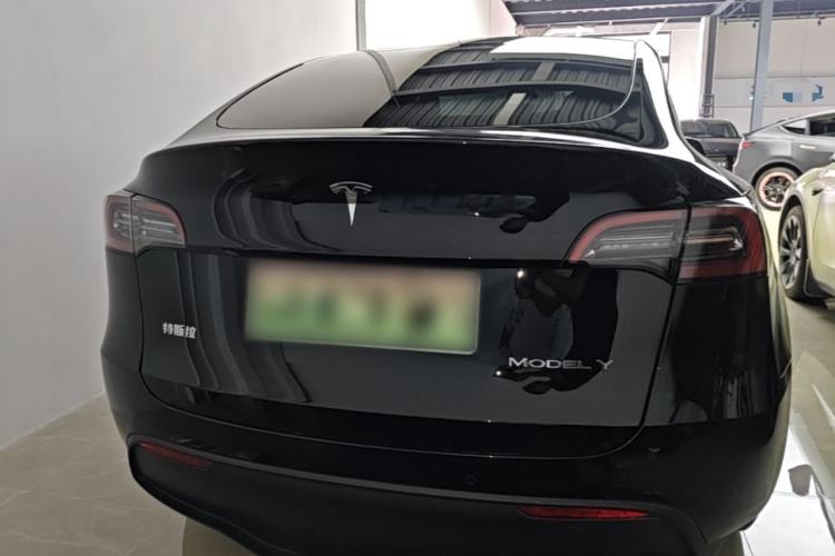 Tesla Model Y 2023 — 5