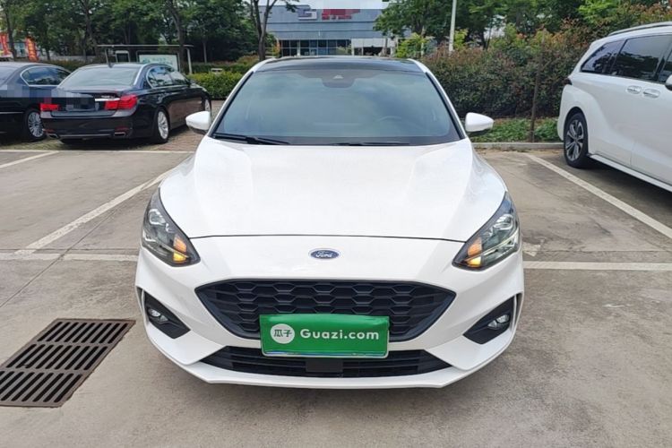 Ford Focus 2021 — 2