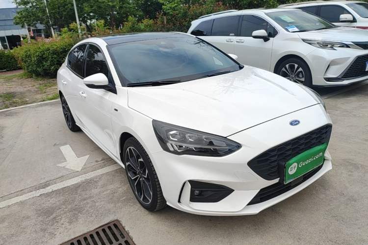 Ford Focus 2021 — 3
