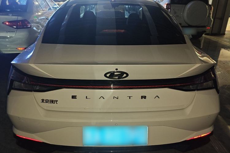 Hyundai Elantra 2022 — 5