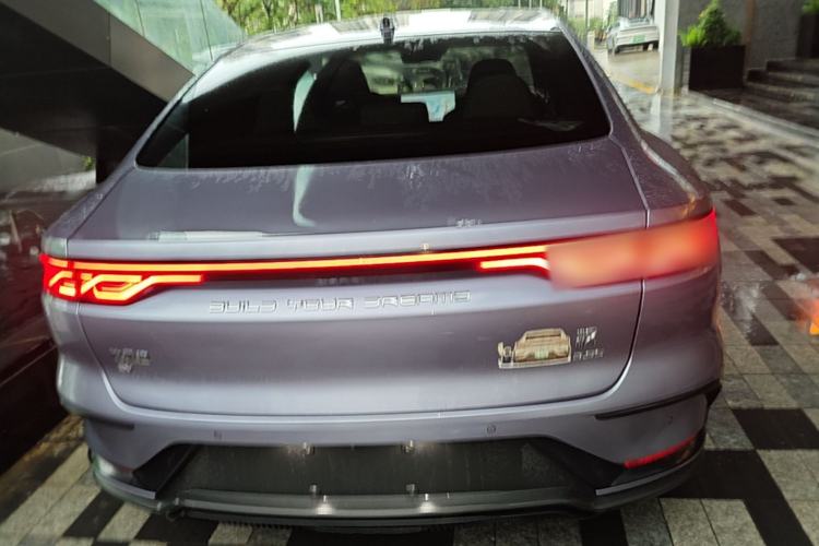 BYD Han 2024 — 3