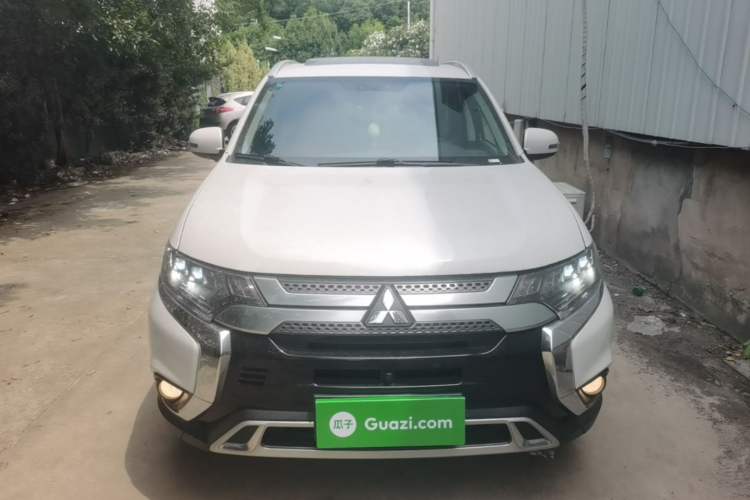Mitsubishi Outlander 2020 — 2