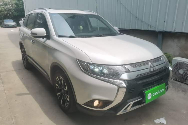 Mitsubishi Outlander 2020 — 3