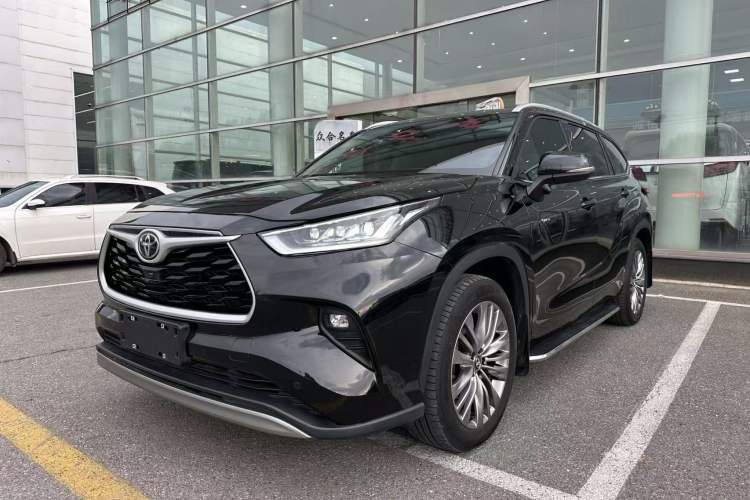 Toyota Highlander 2024 — фото 1
