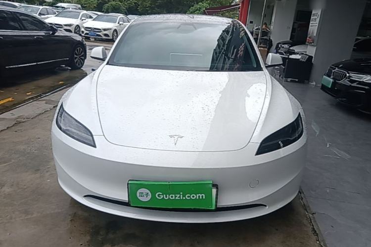Tesla Model 3 2025 — 2