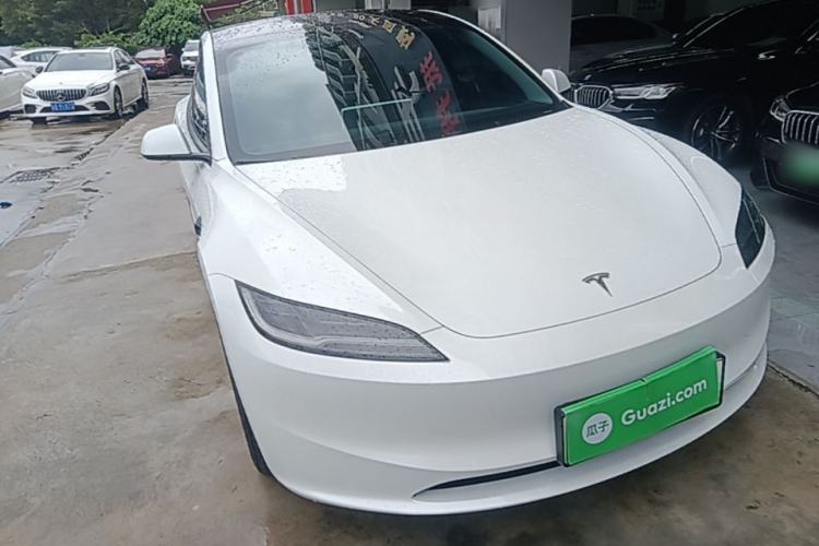 Tesla Model 3 2025 — 3