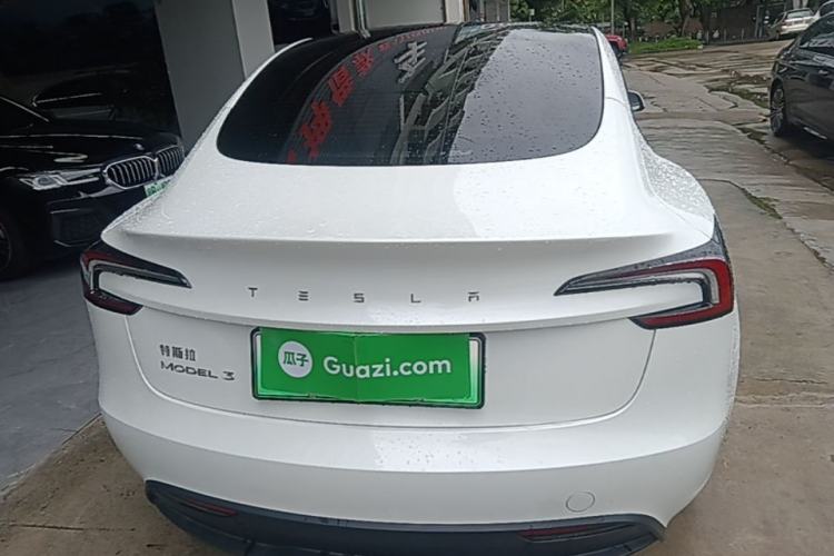 Tesla Model 3 2025 — 5