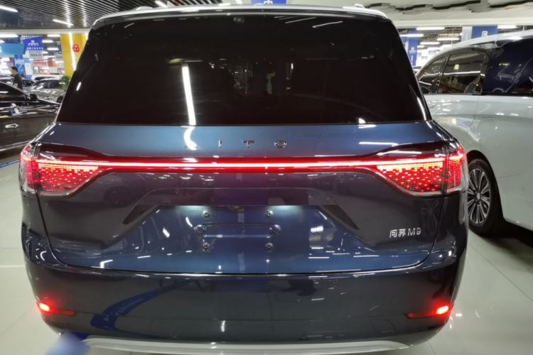 AITO M9 2024 — 5