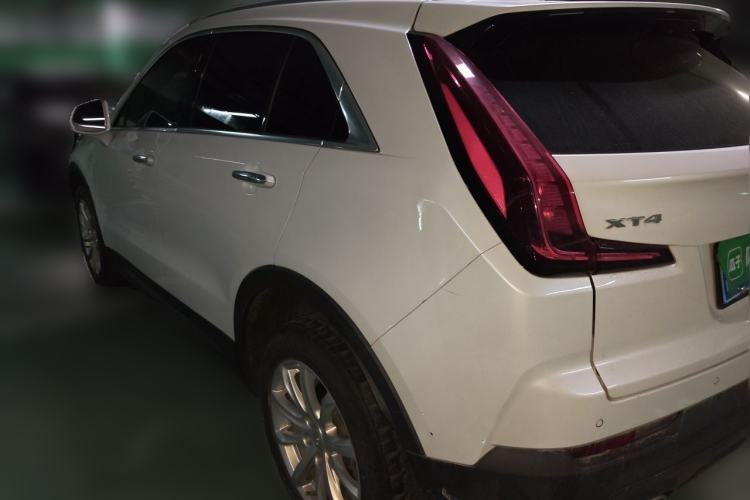 Cadillac XT4 2021 — фото 4