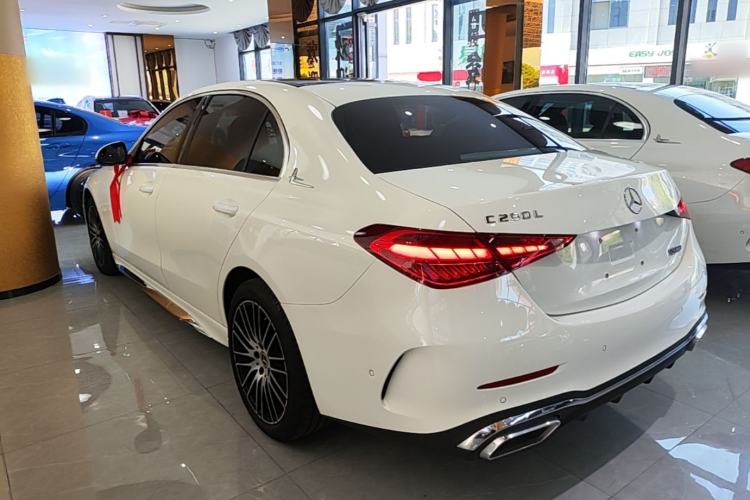 Mercedes-Benz C 260 L 2024 — фото 4
