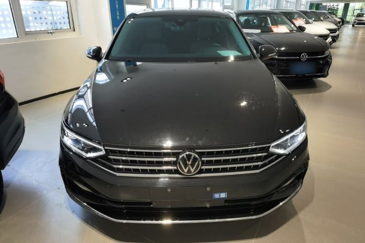 Volkswagen Magotan 2023 — 2
