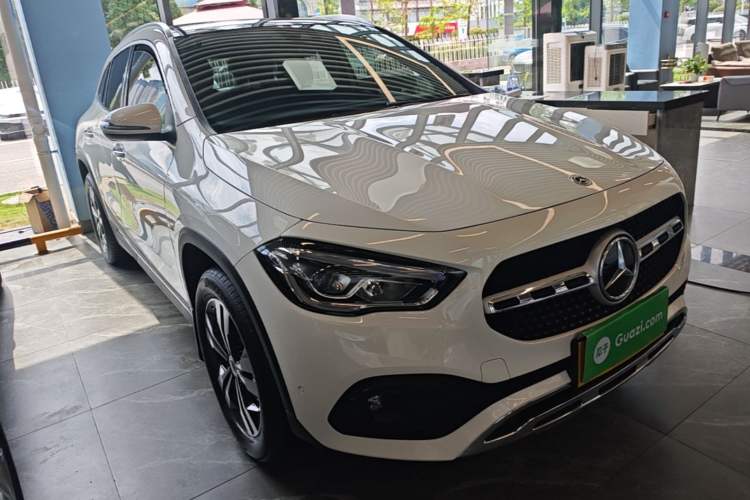 Mercedes-Benz GLA 220 2023 — фото 3