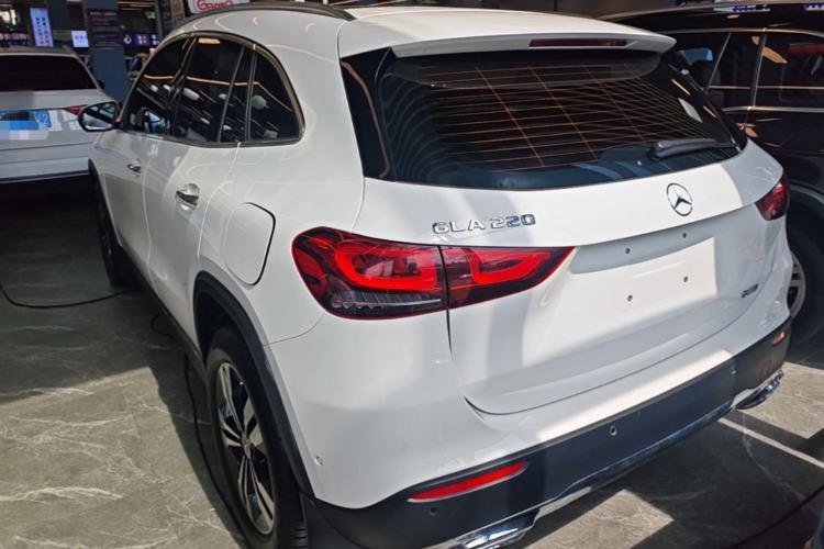 Mercedes-Benz GLA 220 2023 — фото 4