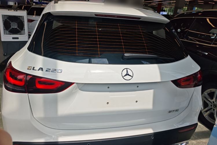 Mercedes-Benz GLA 220 2023 — фото 5