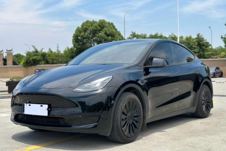 Tesla Model Y 2023 — фото 1