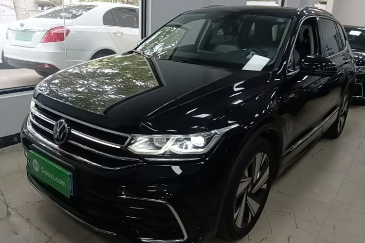 Volkswagen Tiguan L 2023 — фото 1