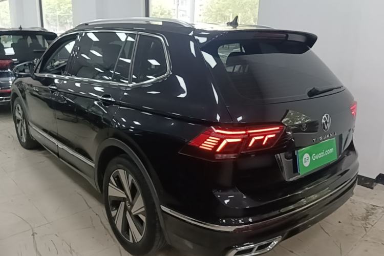 Volkswagen Tiguan L 2023 — фото 4