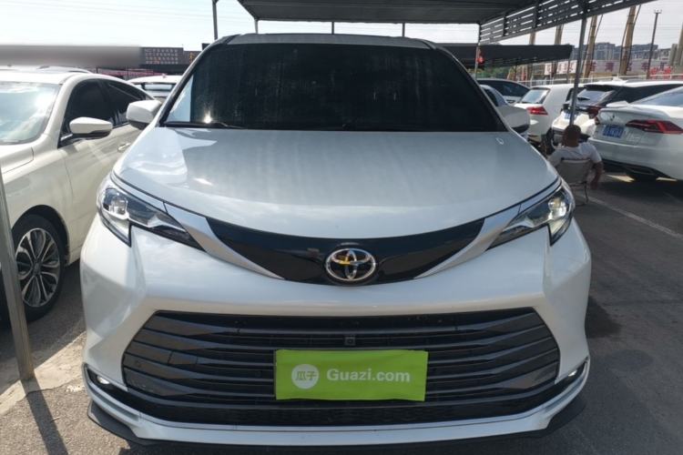 Toyota Sienna 2024 — 2