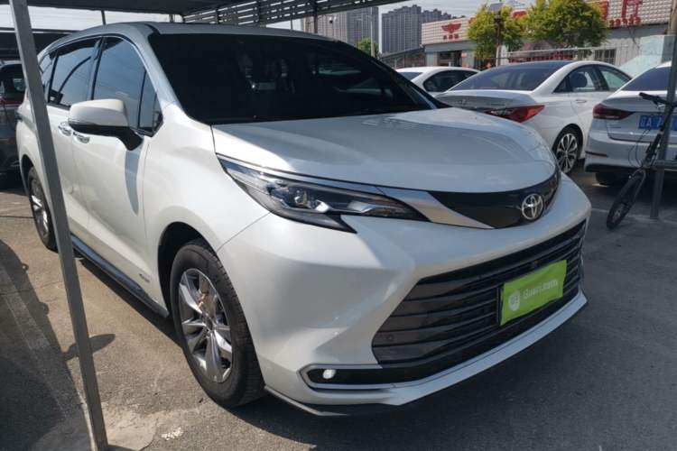 Toyota Sienna 2024 — 3