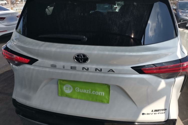 Toyota Sienna 2024 — 5