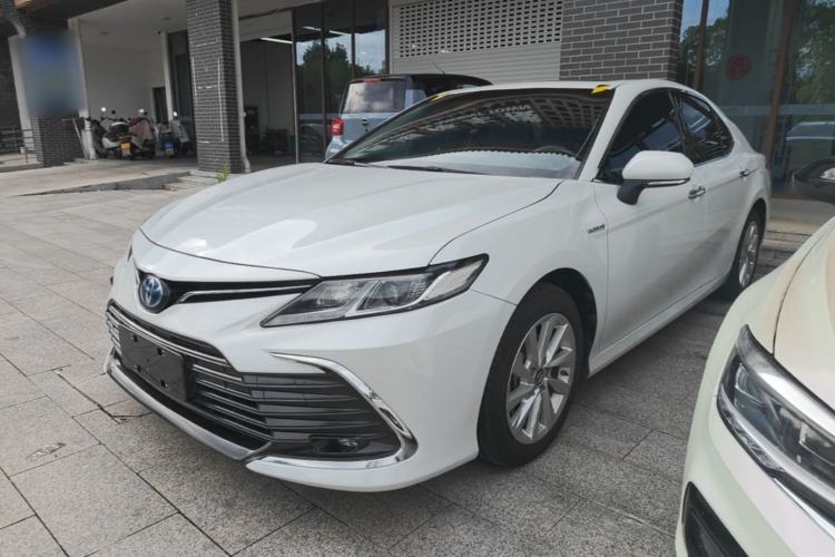 Toyota Camry 2021 — фото 1